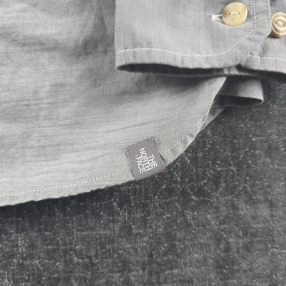 North Face Button Up Shirt Mens Medium Gray Long Sleeve Dual Pocket Casual M